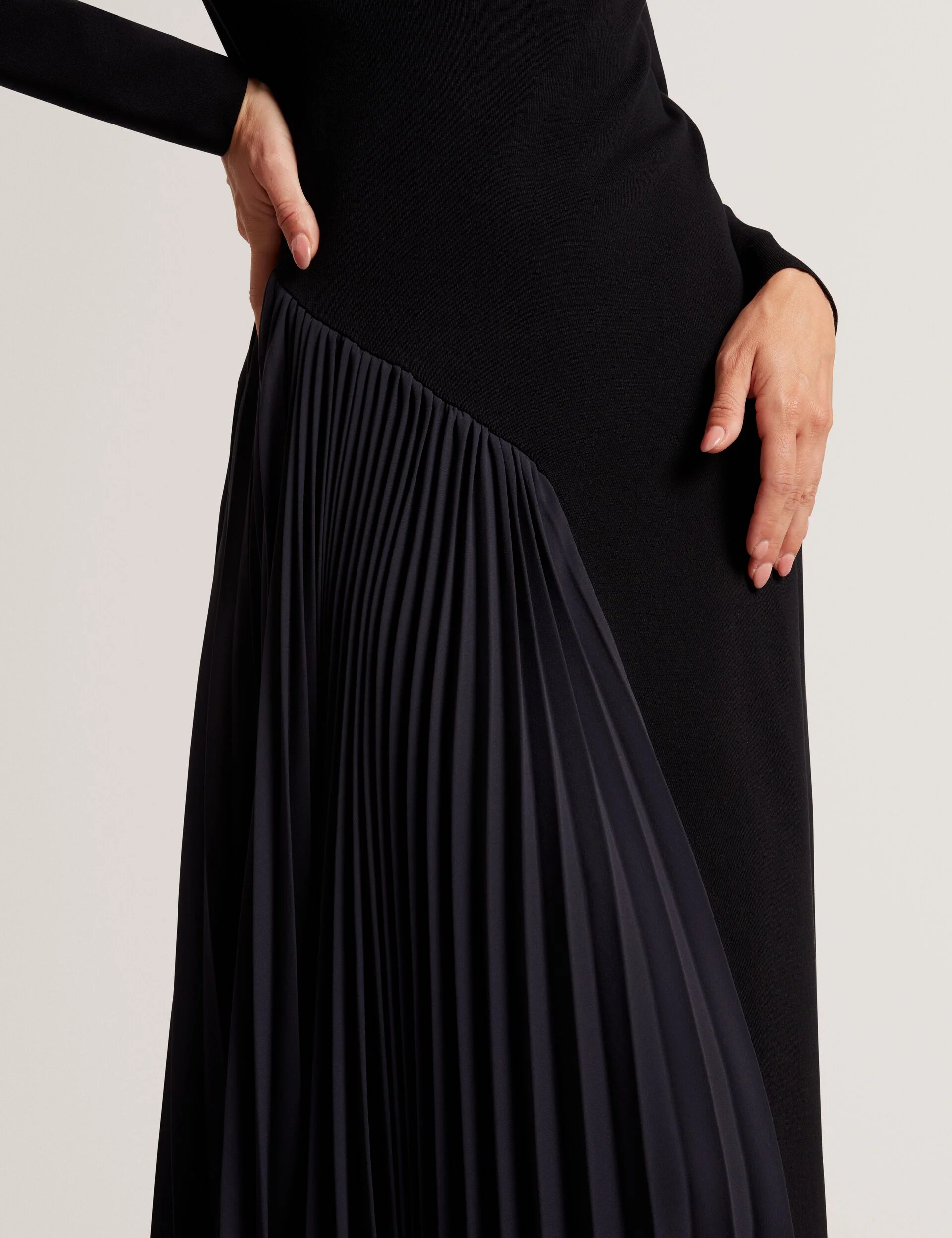 BELVIEE | NAVY - Image 4