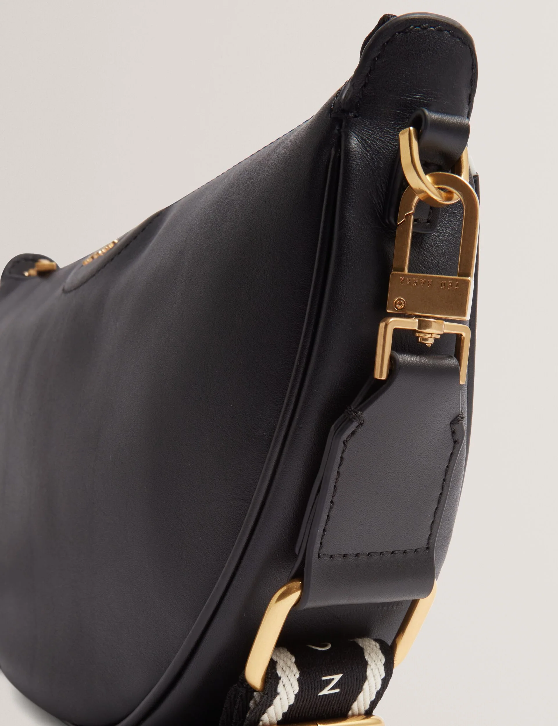ESSINA | BLACK - Image 4