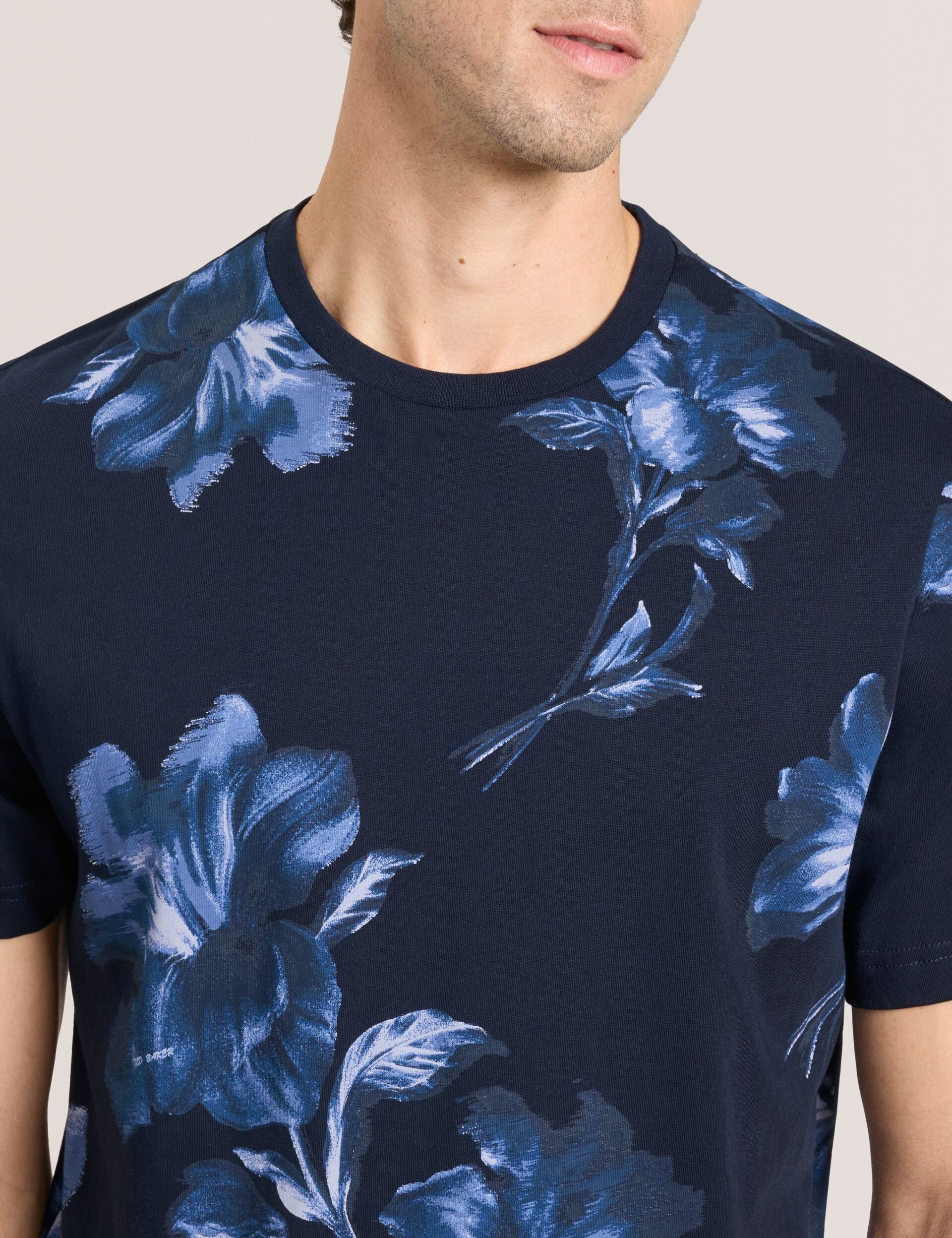 FLORAL GRAPHIC TEE | NAVY - Image 3