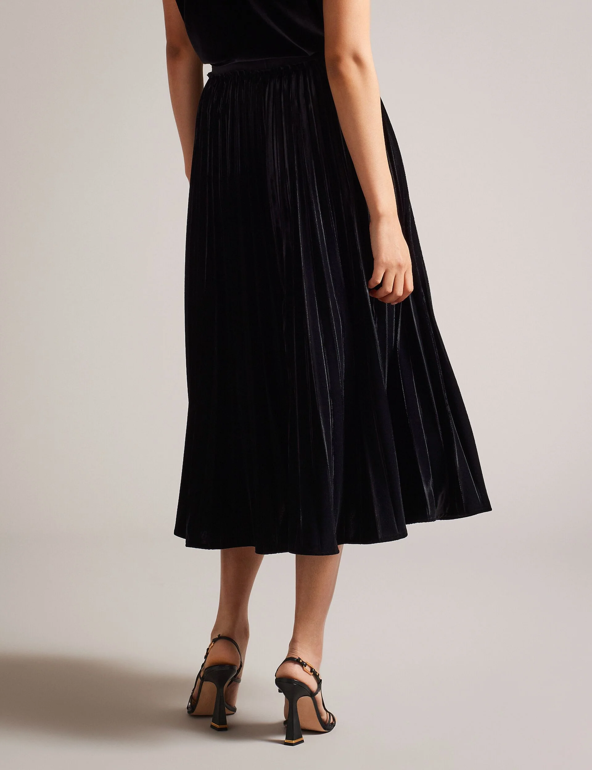 GJILL | BLACK - Image 4