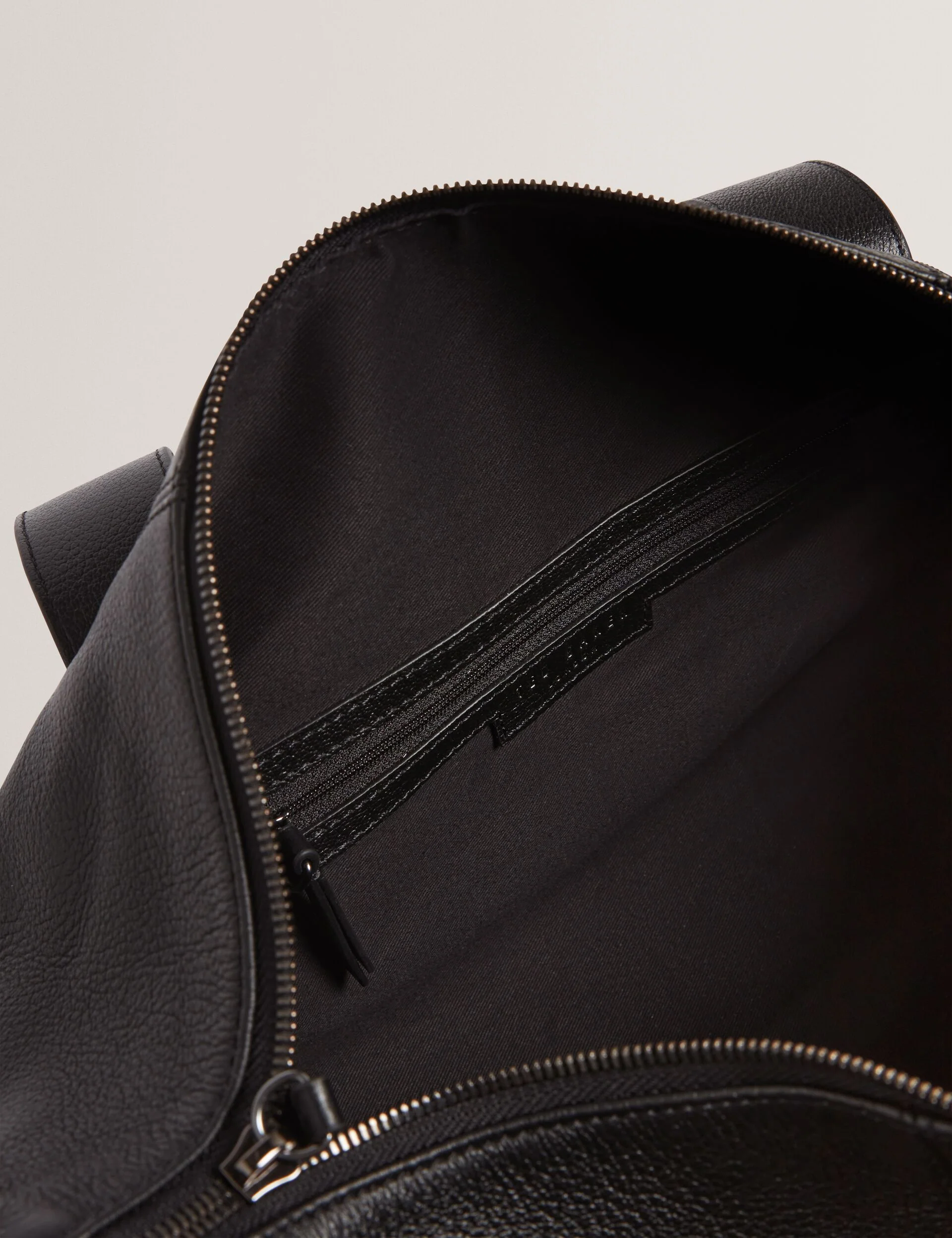 GRANTIS | BLACK - Image 5