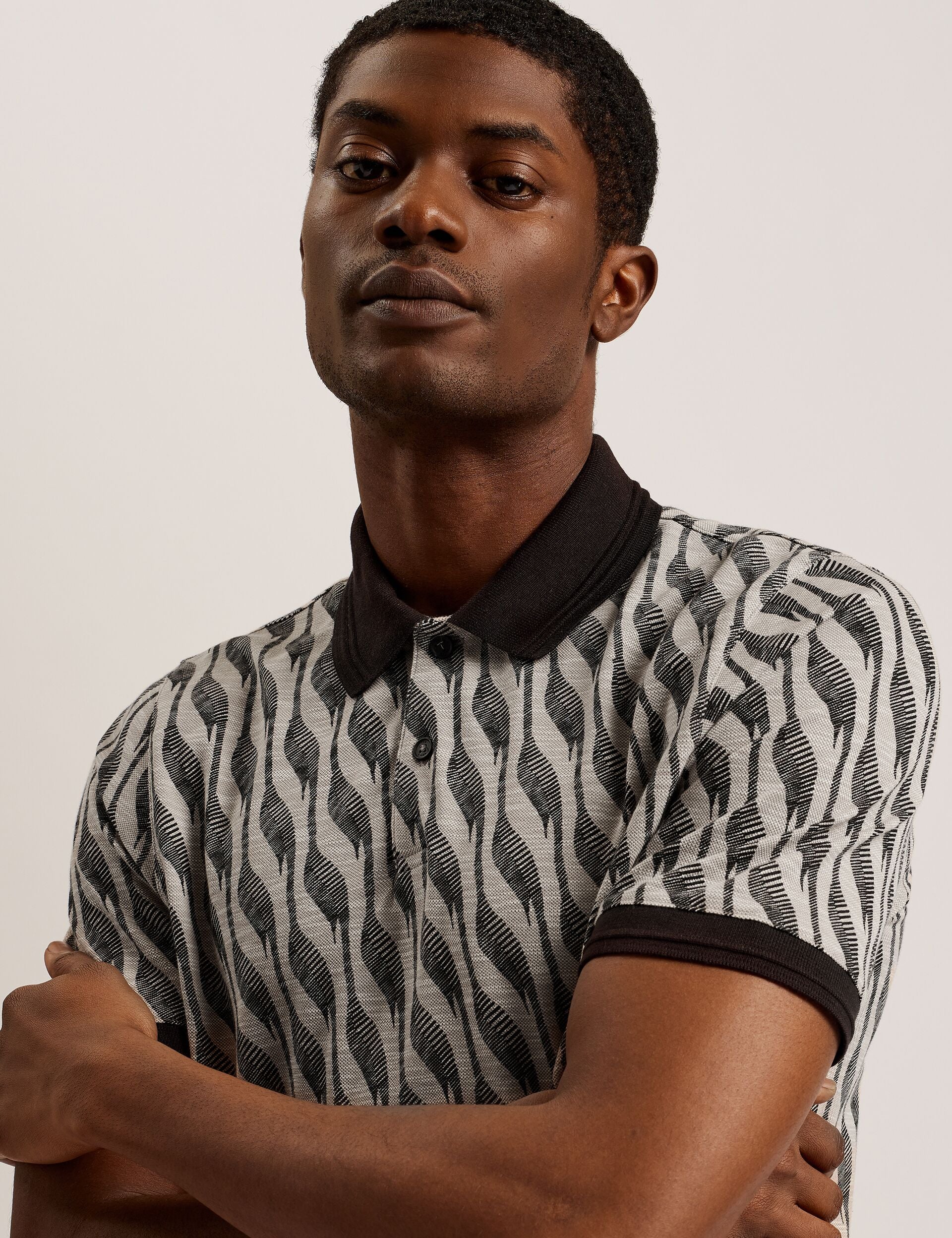 JACQUARD POLO | BROWN - Image 5