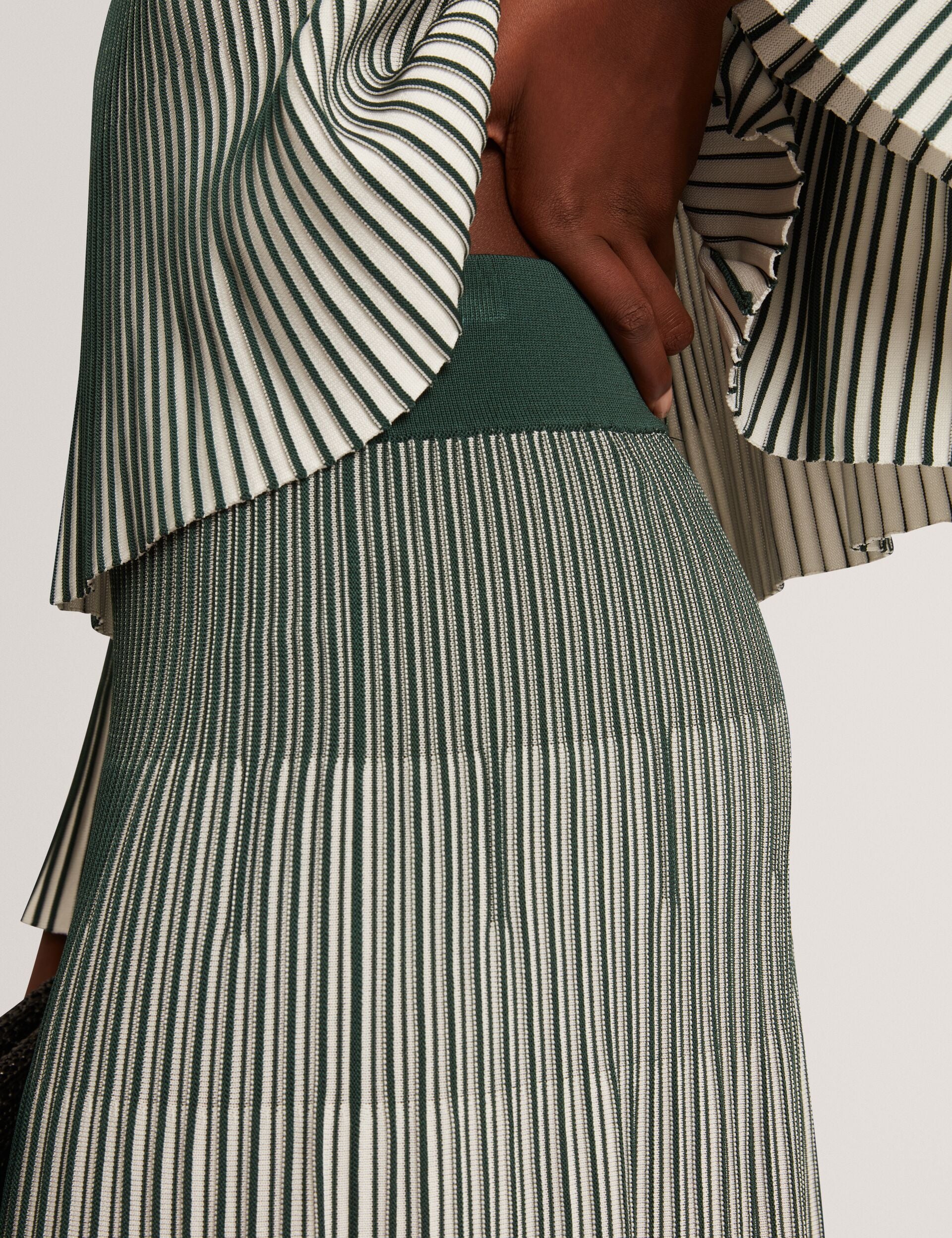 JENAVIA | DARK GREEN - Image 4