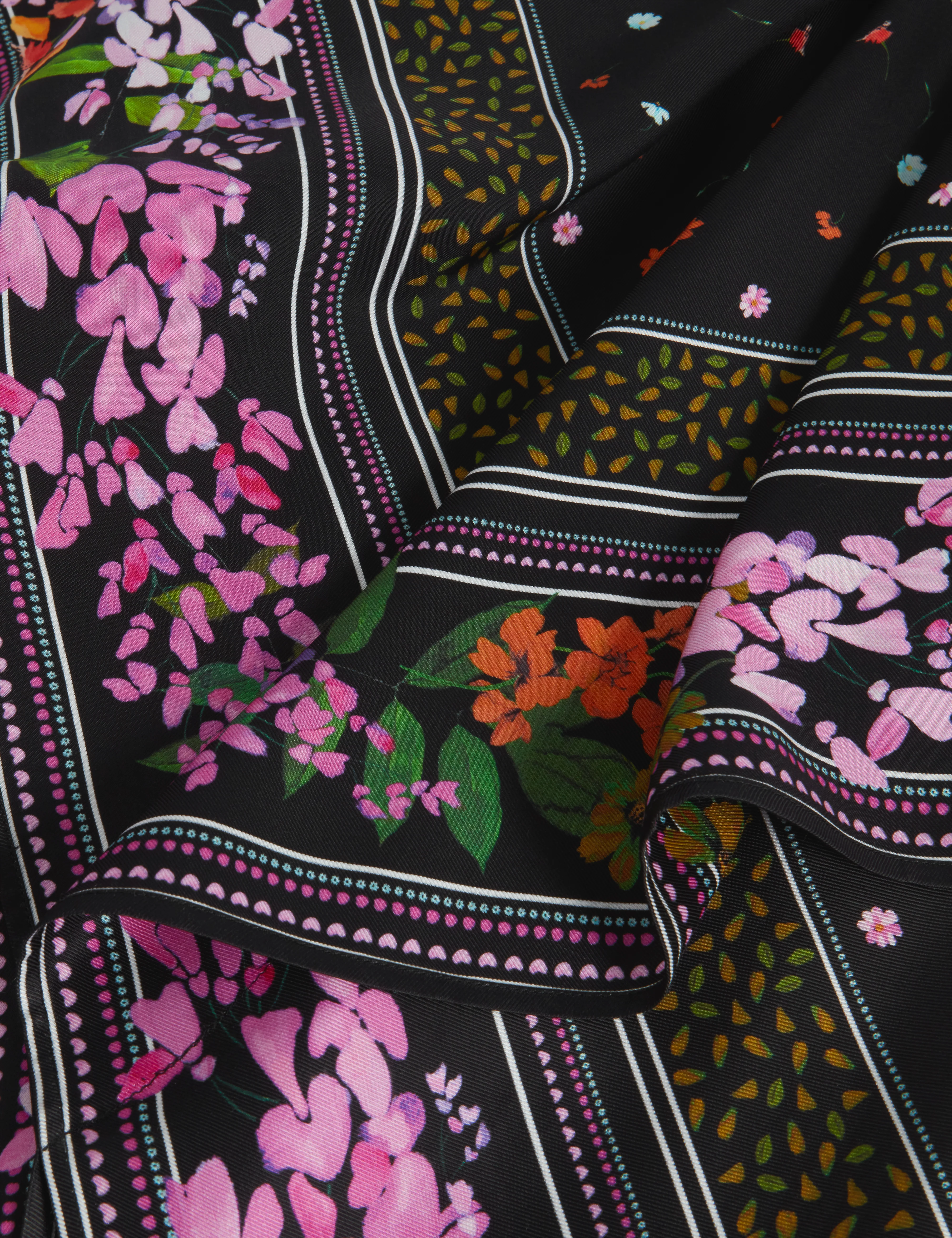 LARIIA | BLACK - Image 3