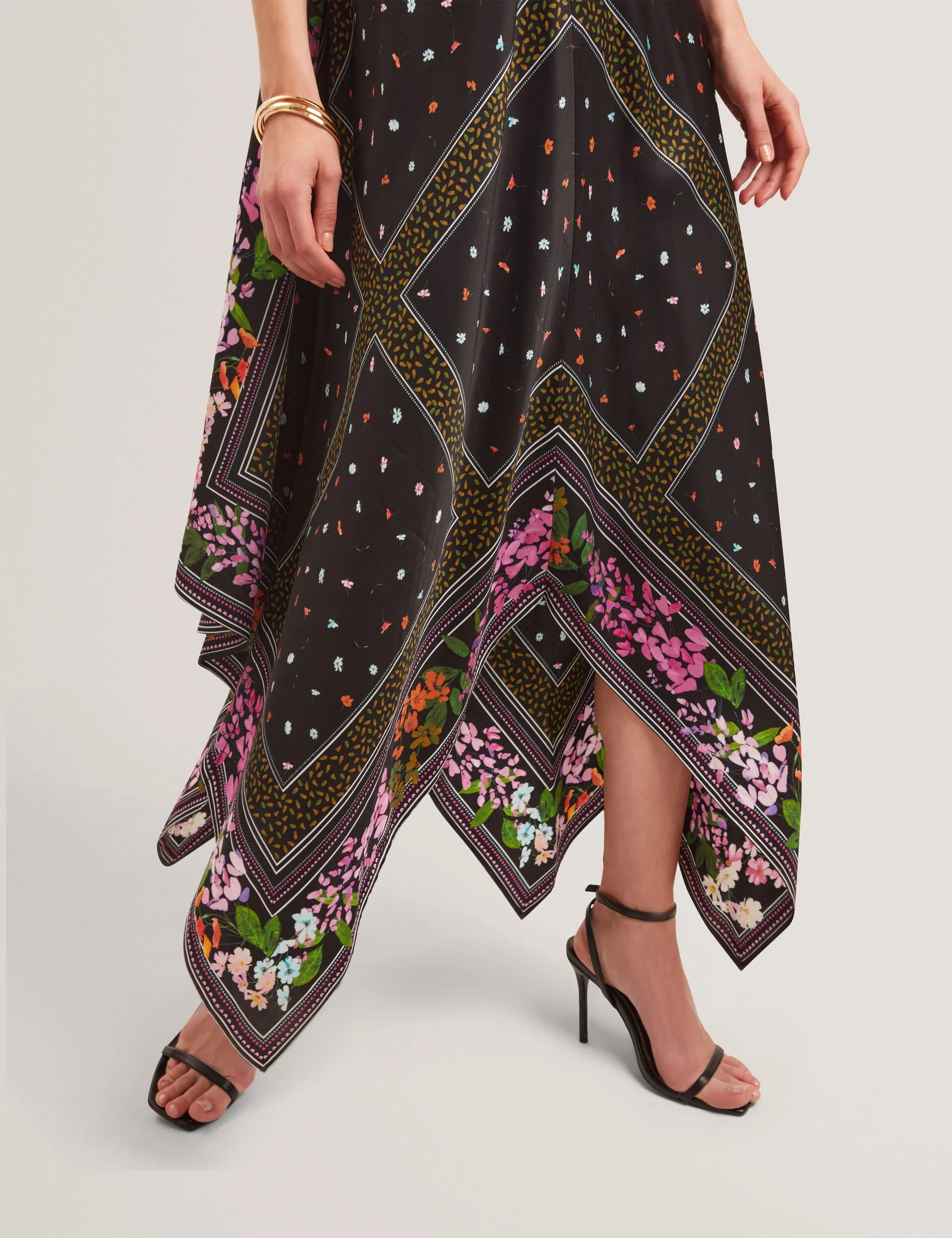 LARIIA | BLACK - Image 4