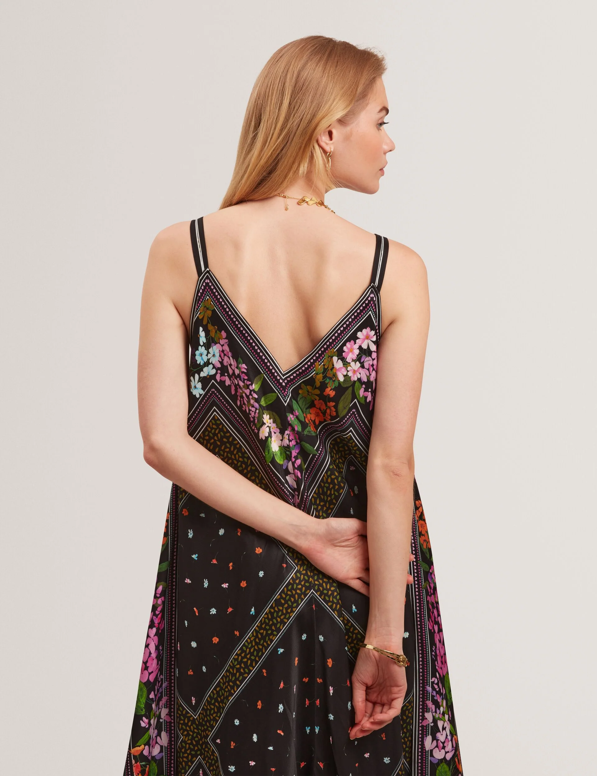LARIIA | BLACK - Image 5