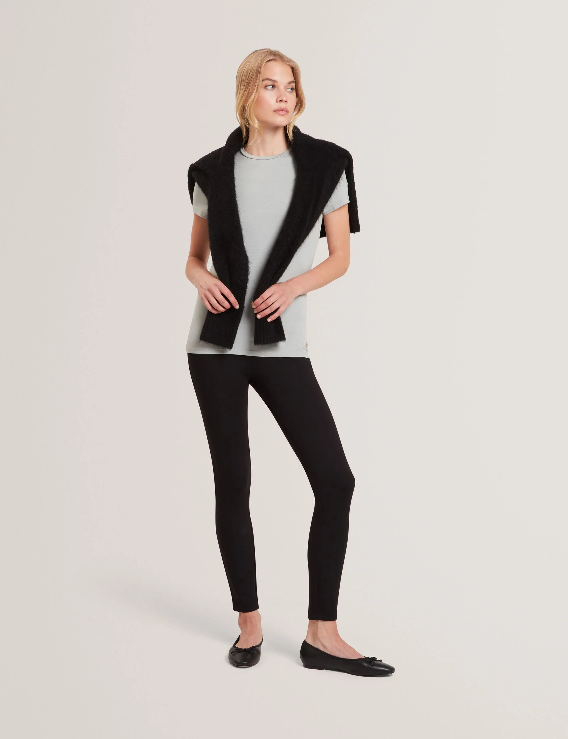 LARNAA | LIGHT GREY - Image 2