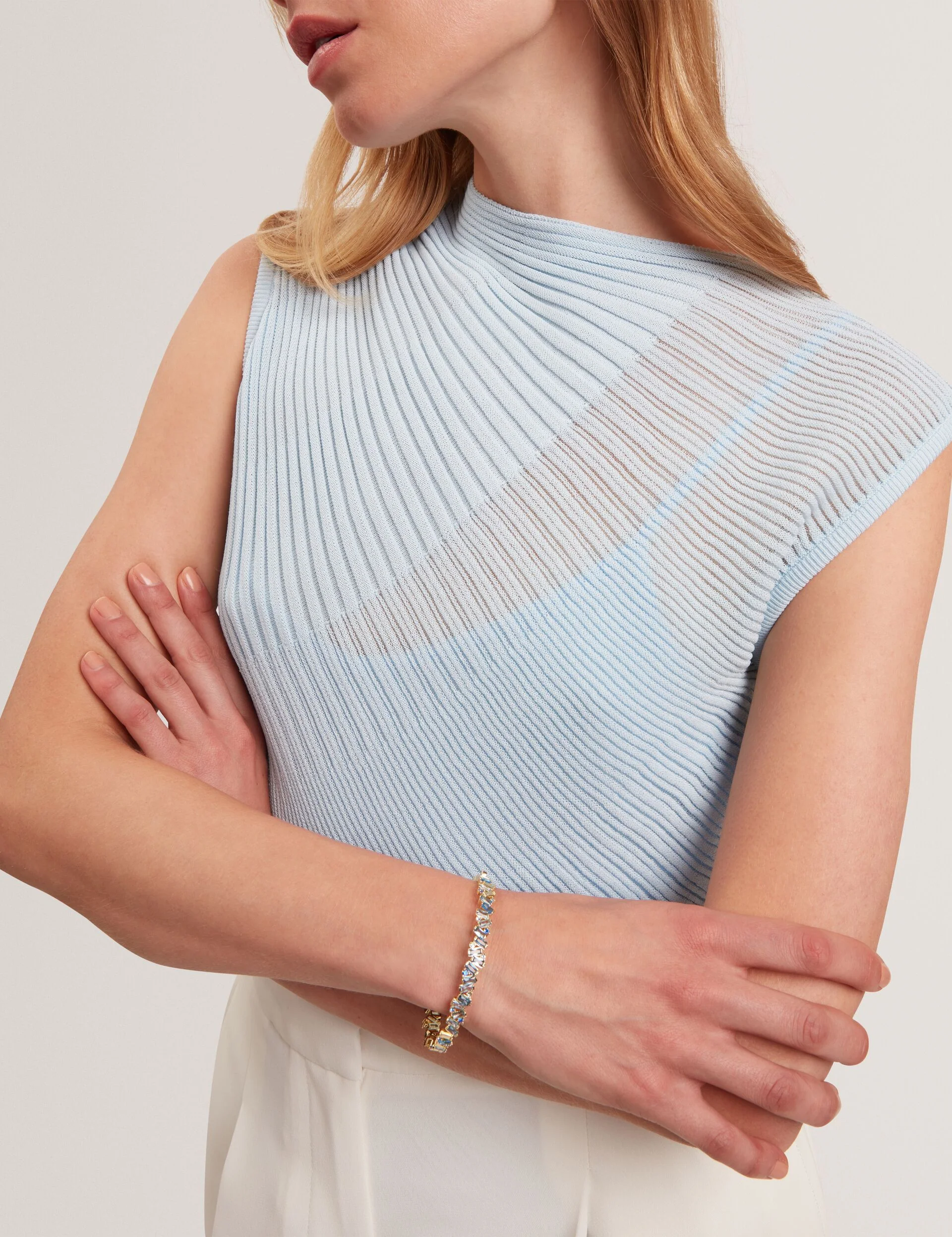 LAYYNII | PALE BLUE - Image 4