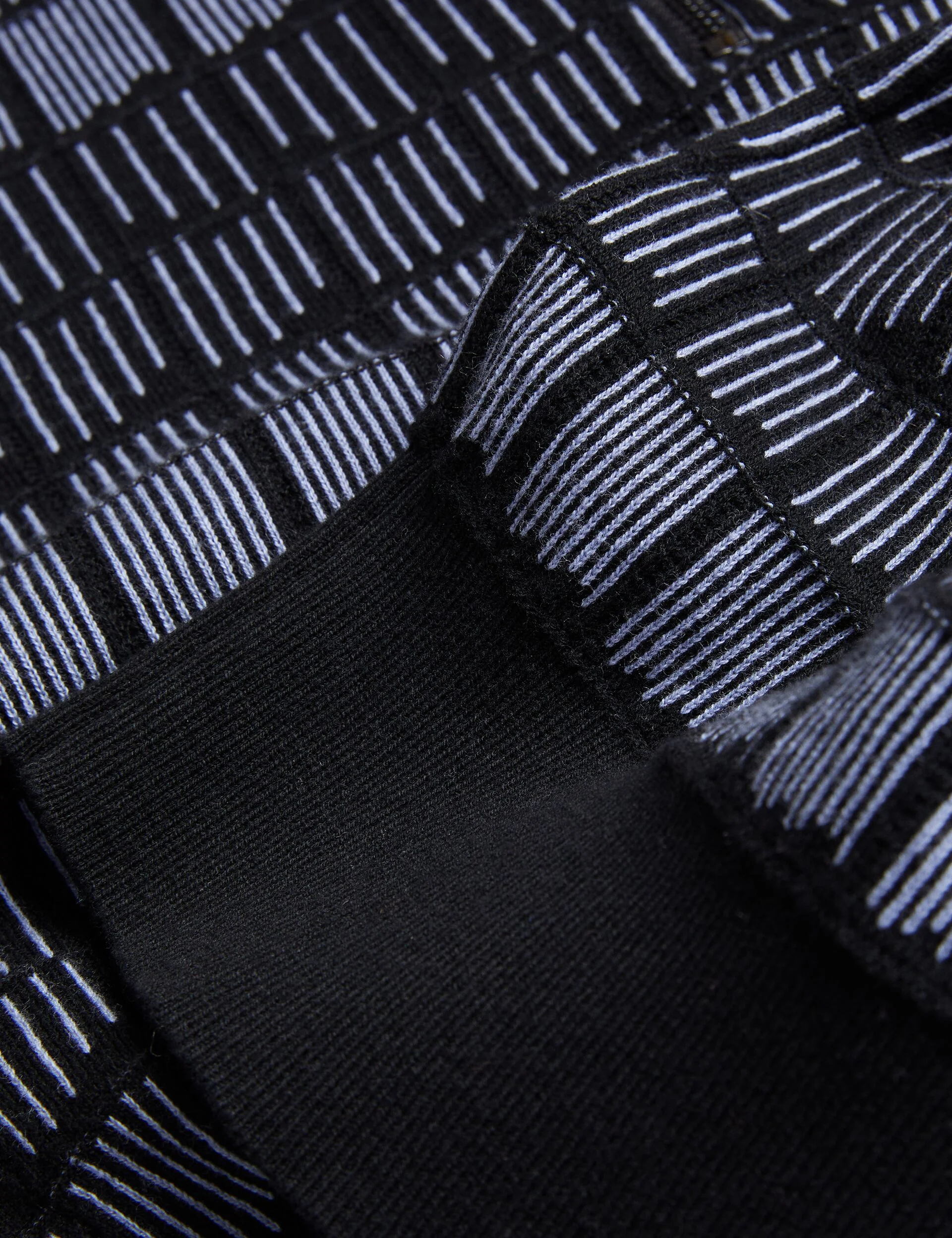 LEVERS | BLACK - Image 6