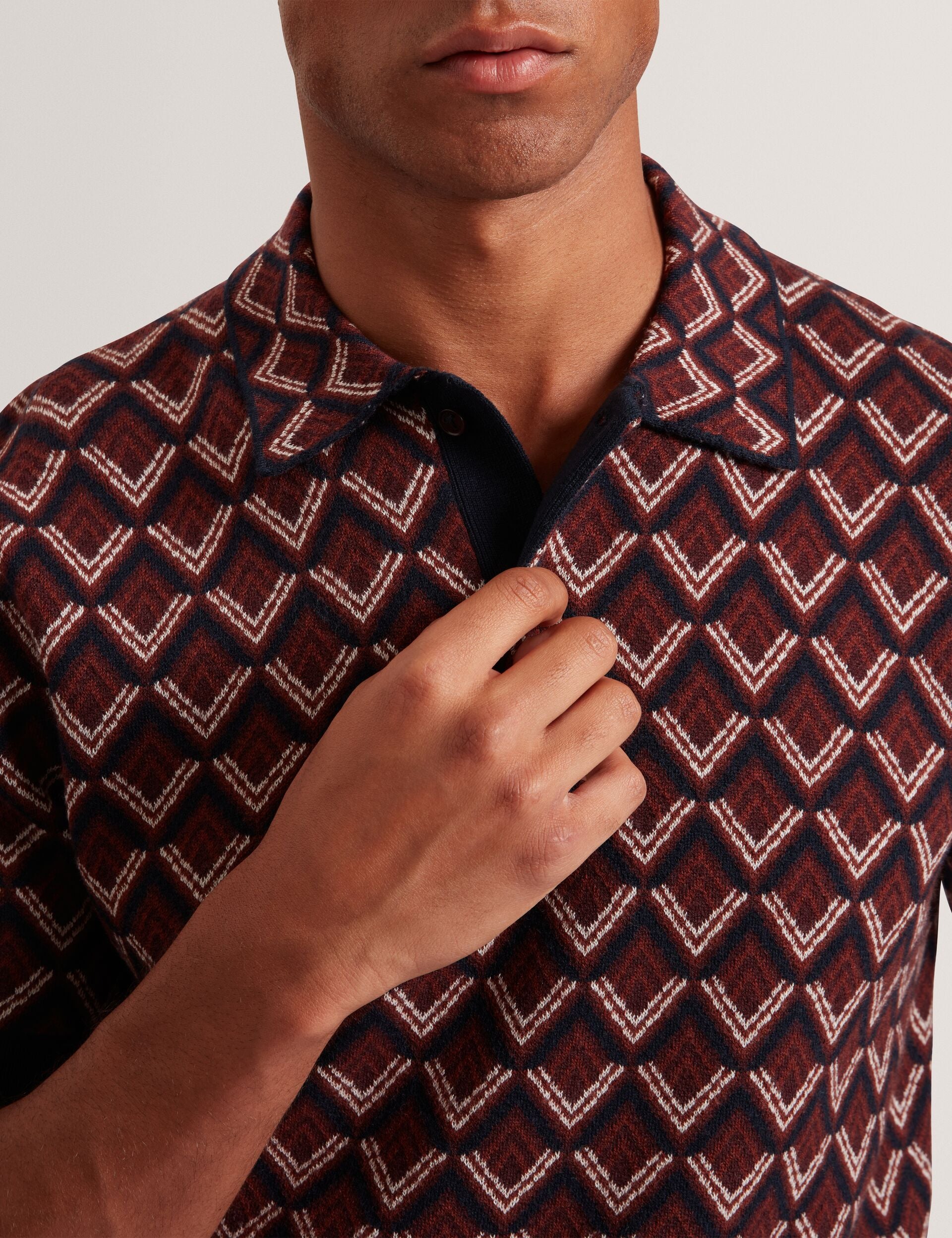 MELVVIN | MAROON - Image 4
