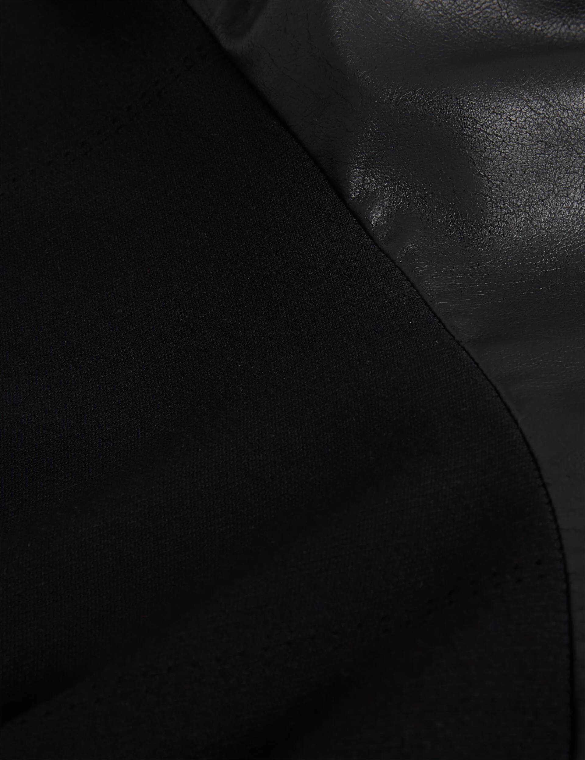 NOVIVA | BLACK - Image 3