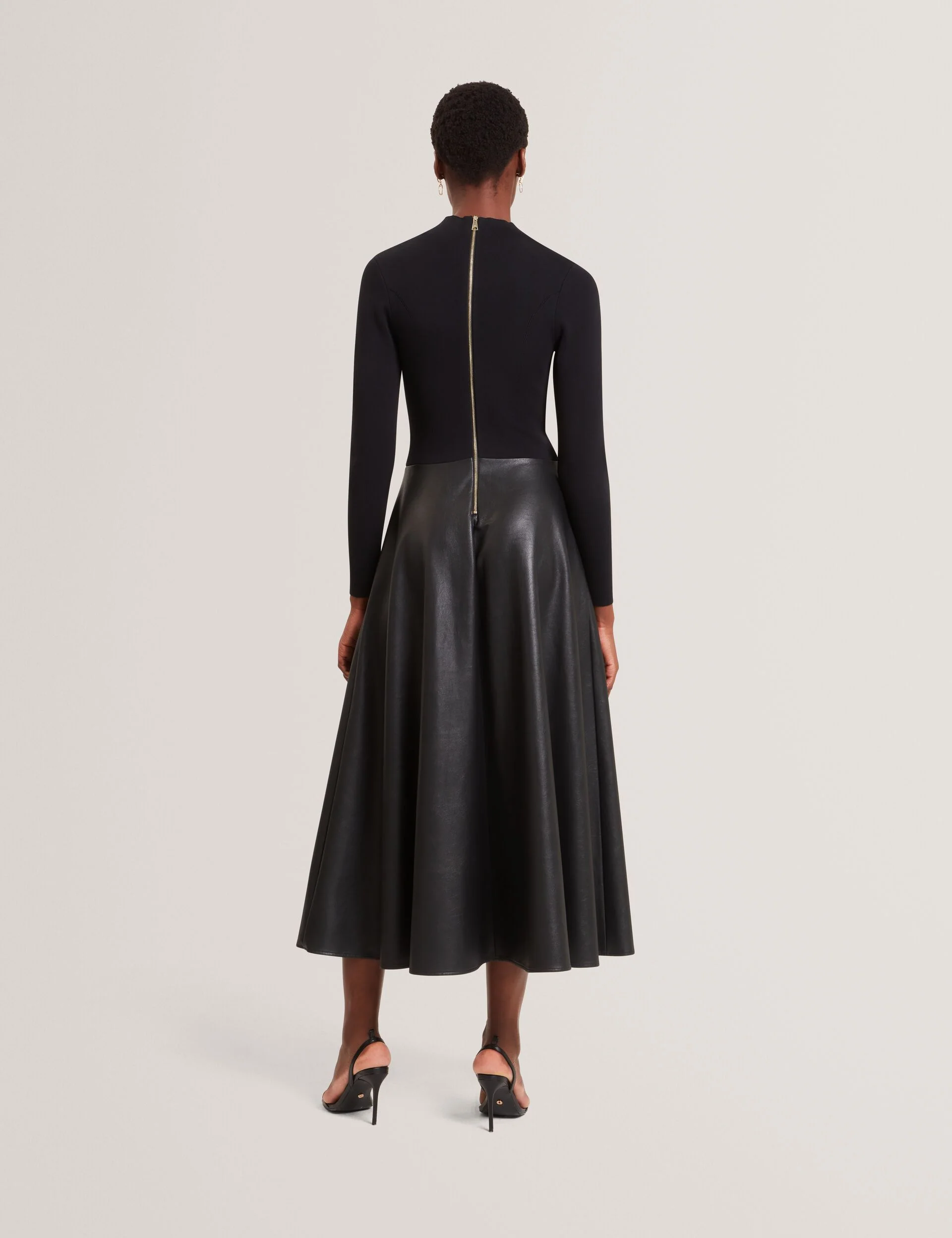 NOVIVA | BLACK - Image 5
