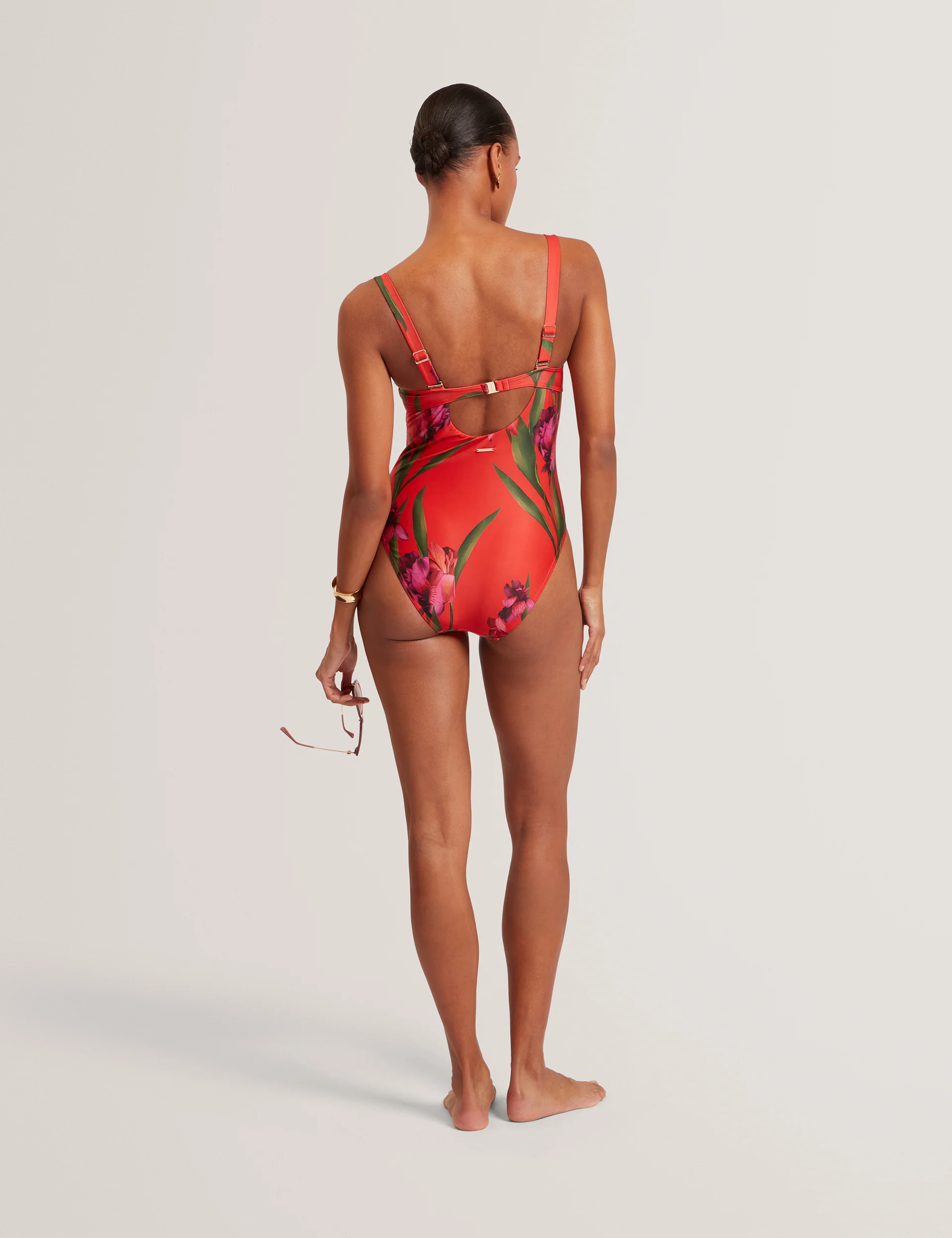 QUWELLA | BRIGHT RED - Image 6