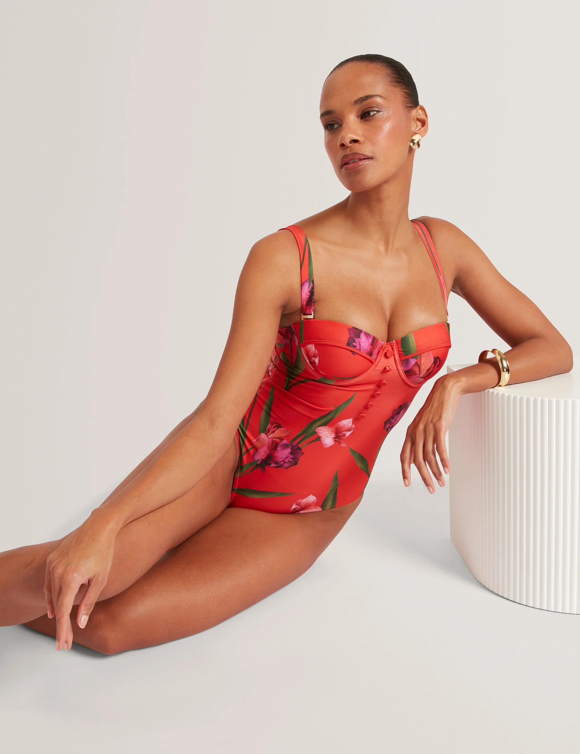 QUWELLA | BRIGHT RED - Image 7