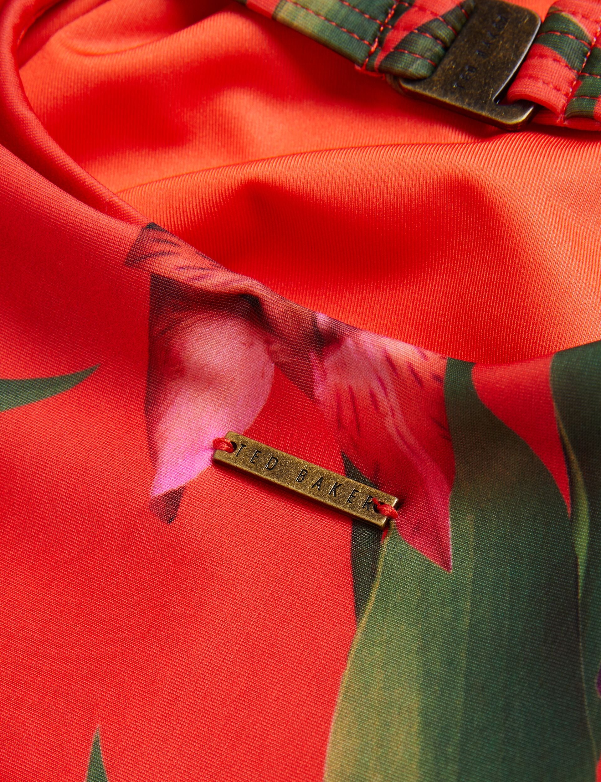 QUWELLA | BRIGHT RED - Image 8