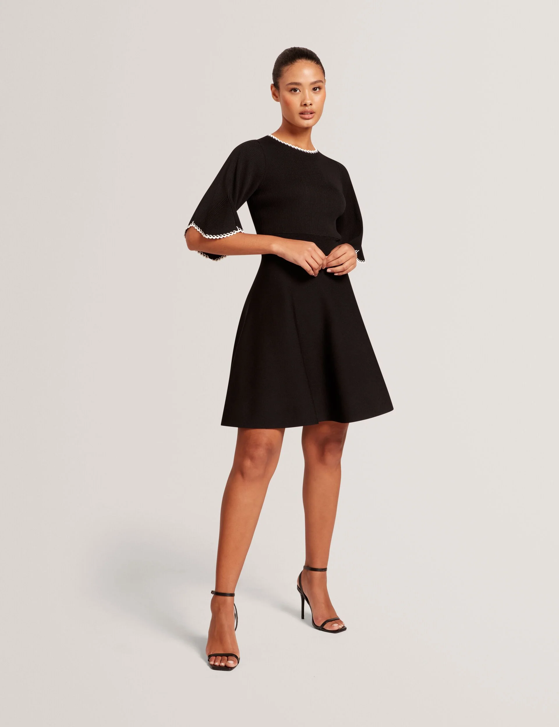 SHORT SLEEVE CREW NECK MINI DRESS | BLACK - Image 4