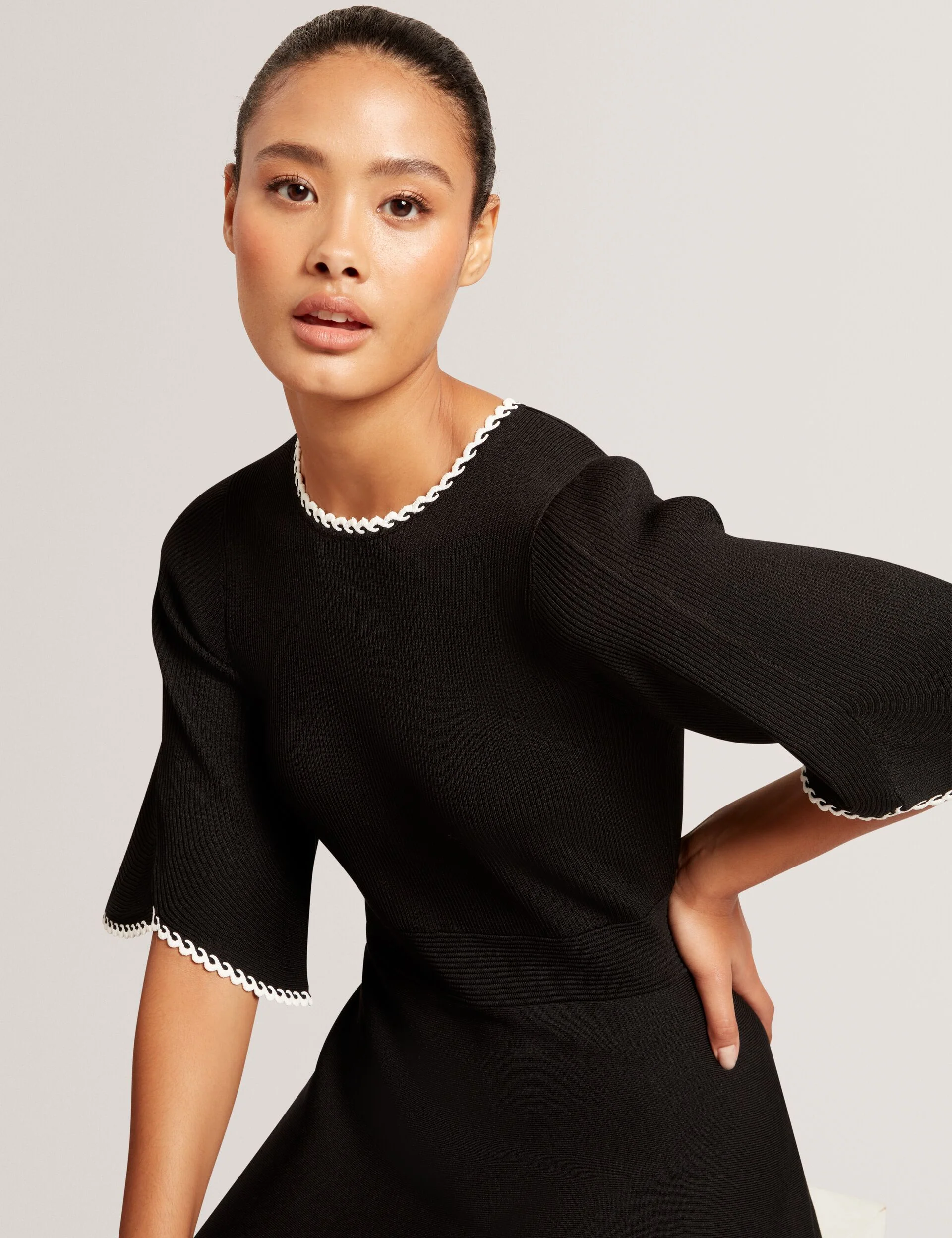 SHORT SLEEVE CREW NECK MINI DRESS | BLACK - Image 5