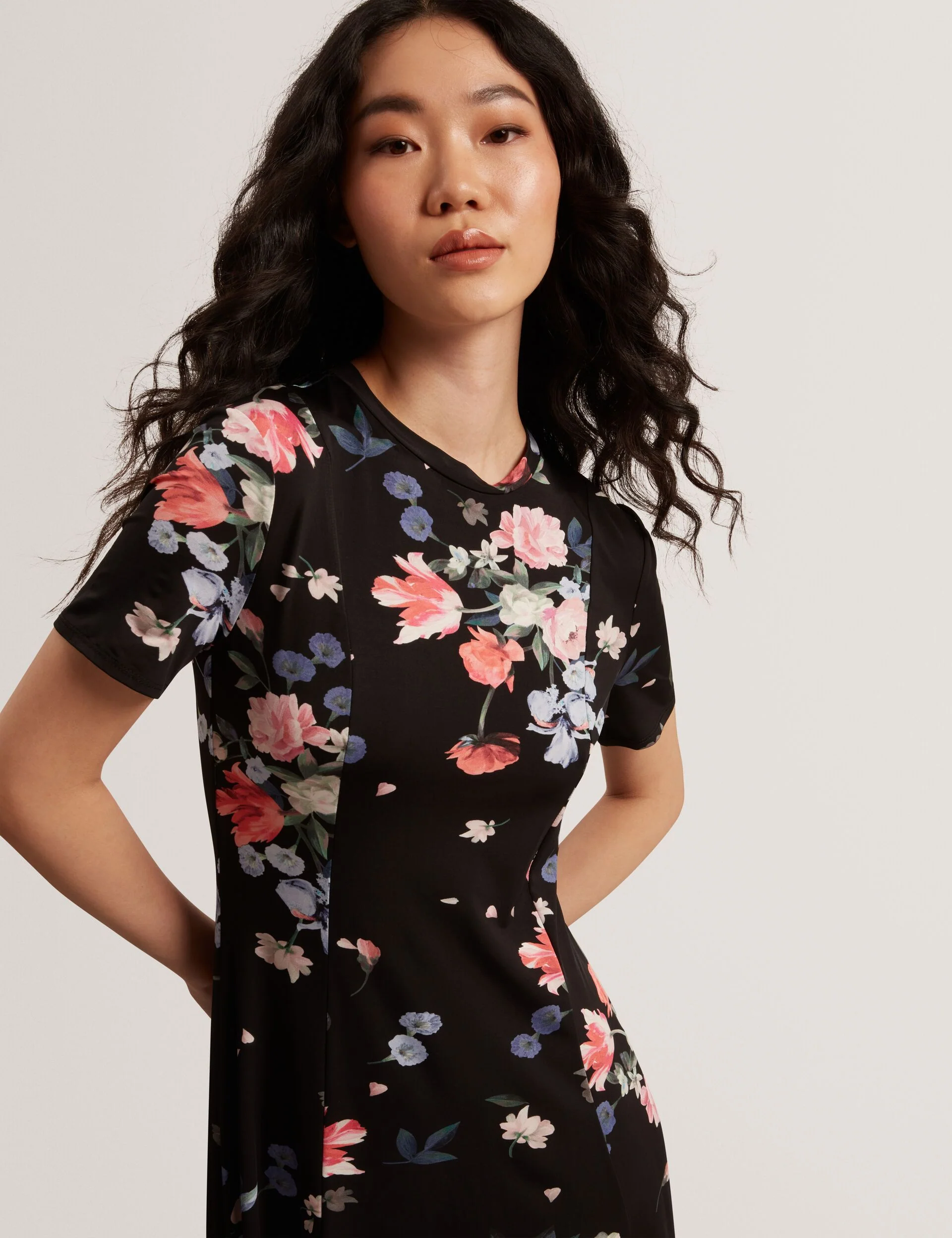 SHORT SLEEVE JERSEY MAXI DRESS | BLACK - Image 2