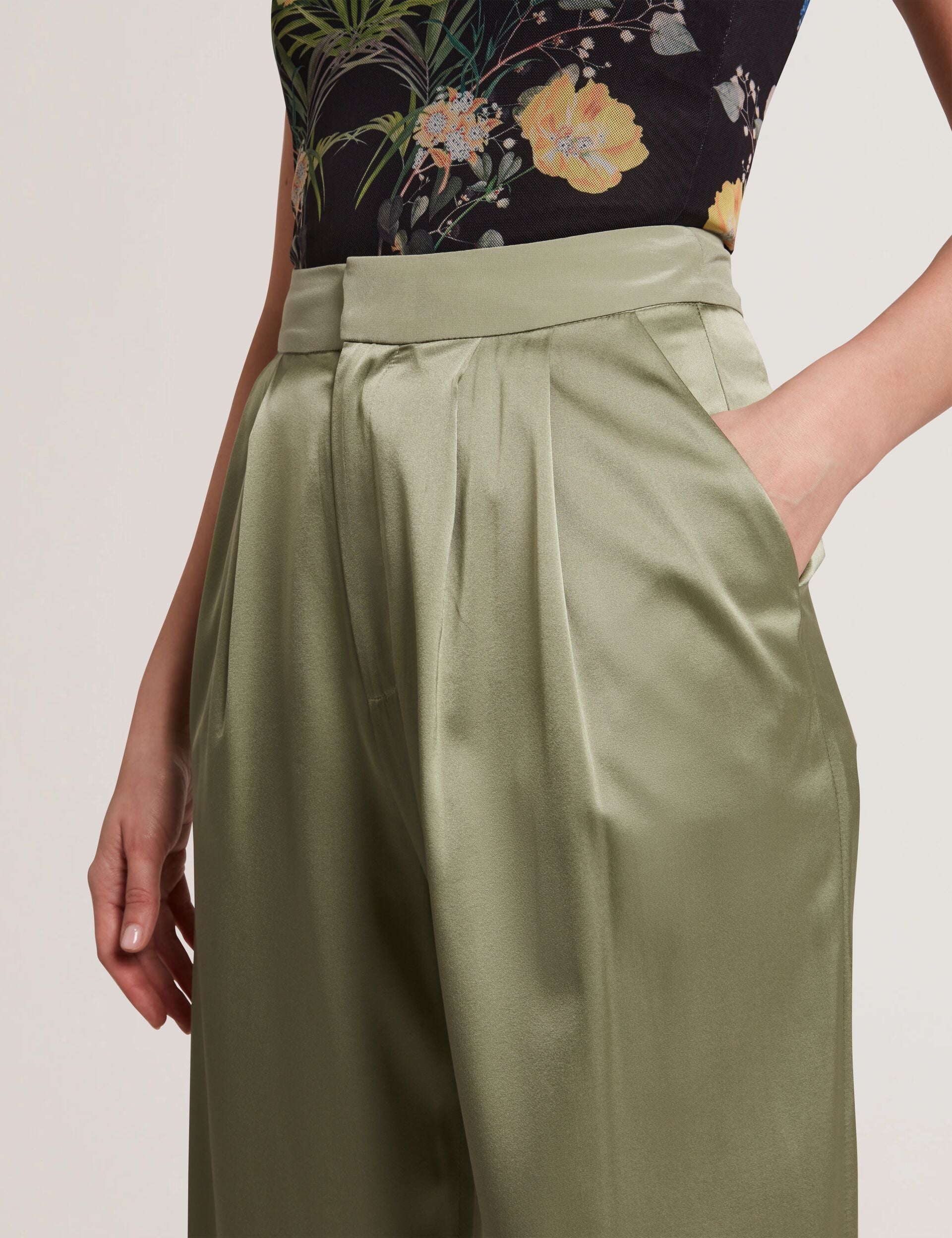 SILK WIDE LEG BELTED TUCK PANT | KHAKI - Image 5