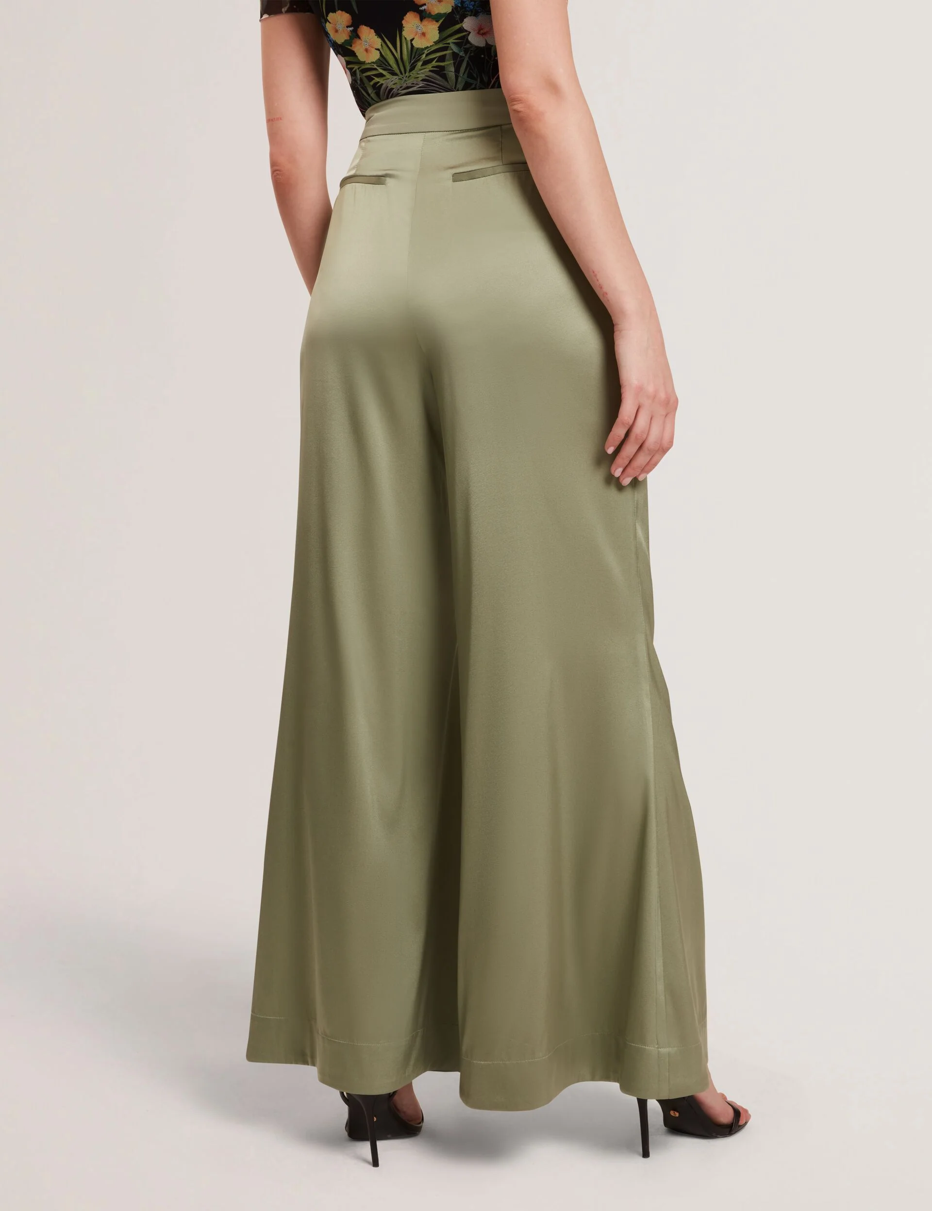 SILK WIDE LEG BELTED TUCK PANT | KHAKI - Image 6