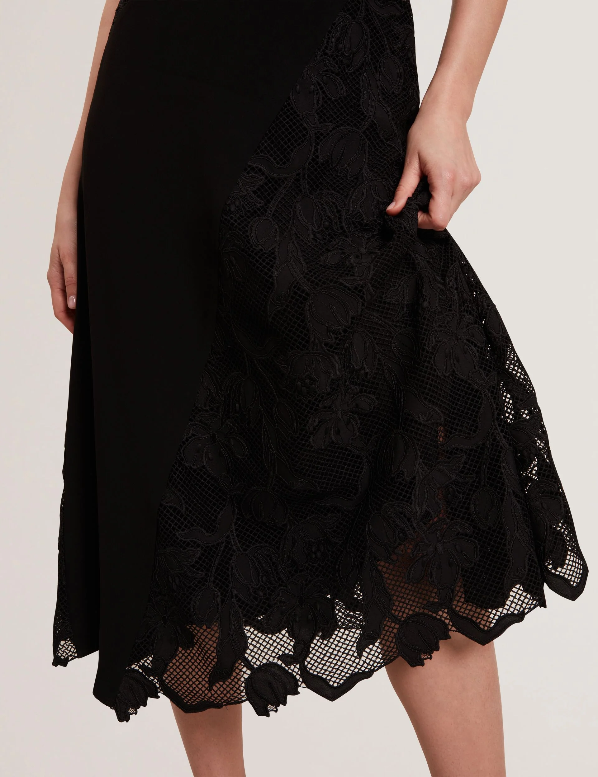 SLEEVELESS LACE APPLIQUE MIDI DRESS | BLACK - Image 2