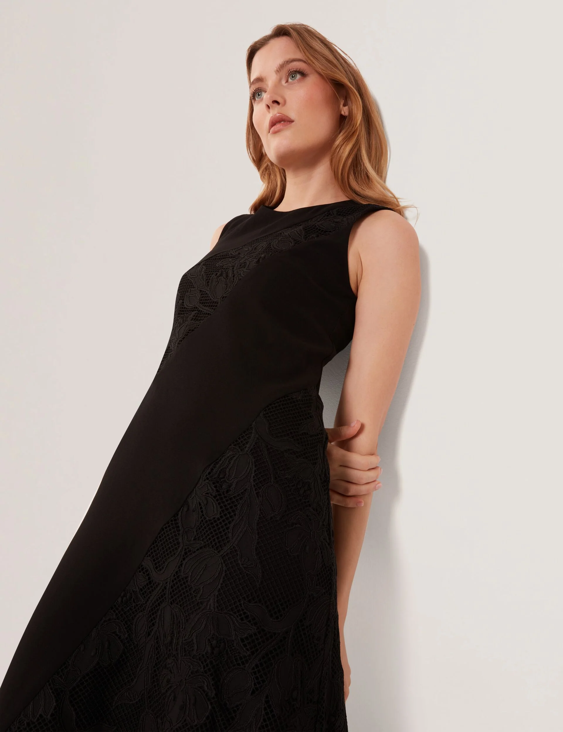 SLEEVELESS LACE APPLIQUE MIDI DRESS | BLACK - Image 5