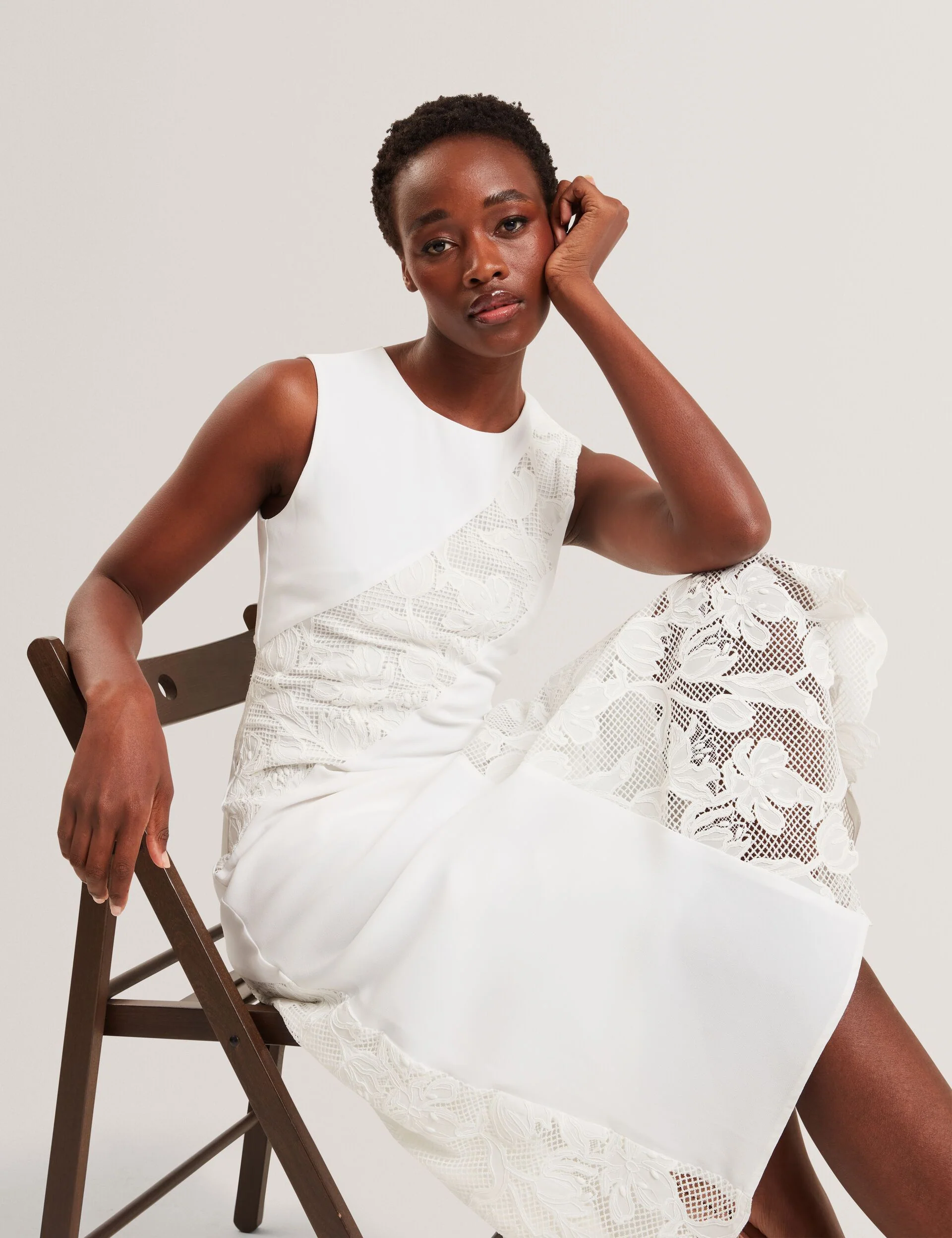 SLEEVELESS LACE APPLIQUE MIDI DRESS | WHITE - Image 2