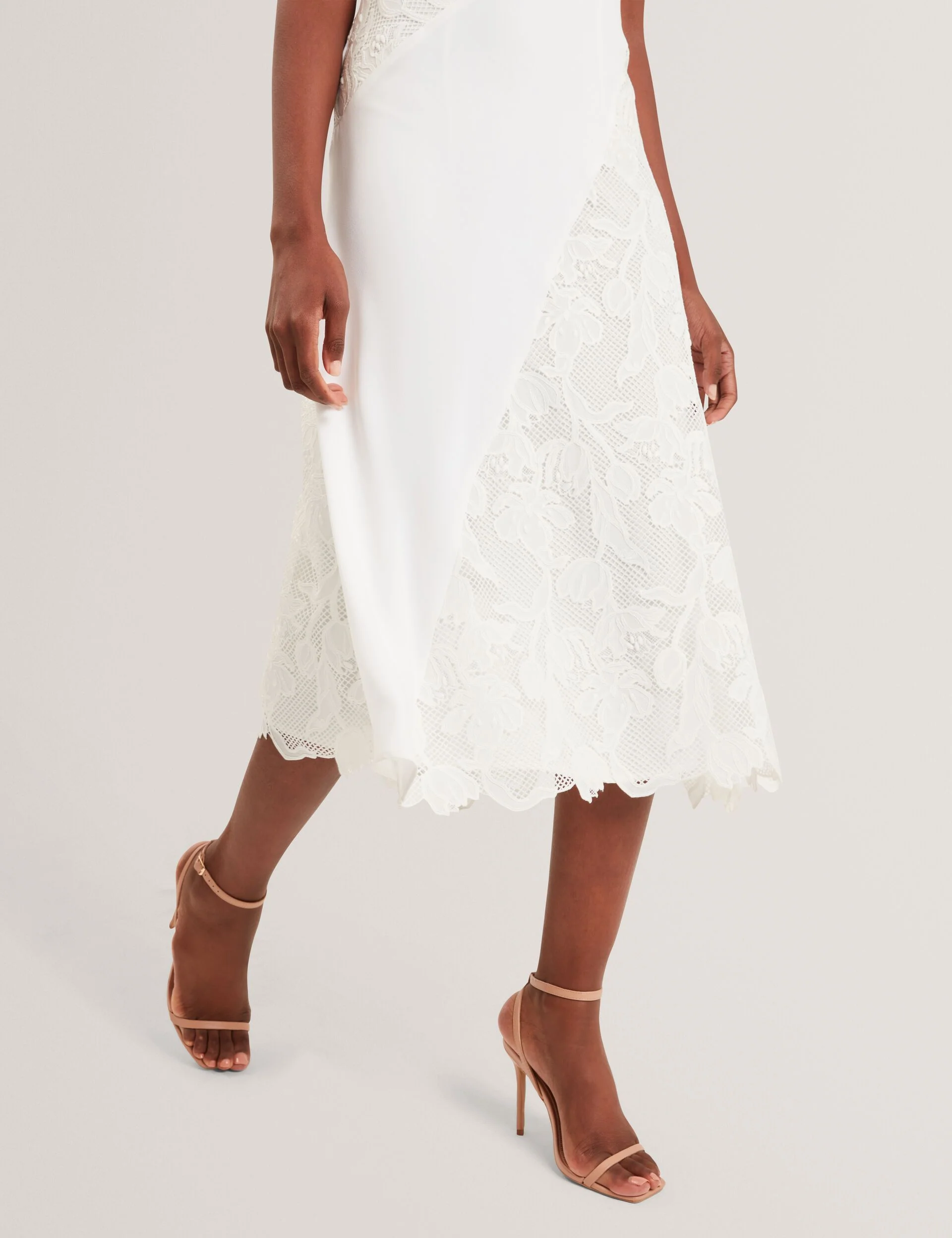 SLEEVELESS LACE APPLIQUE MIDI DRESS | WHITE - Image 4