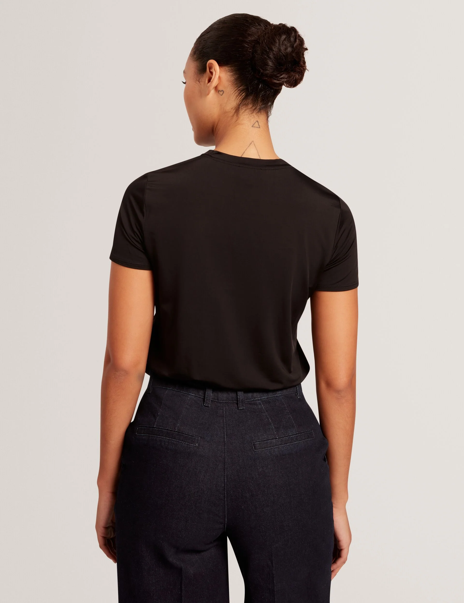 SOLID BLACK TSHIRT WITH SEAM DETAIL | BLACK - Image 4