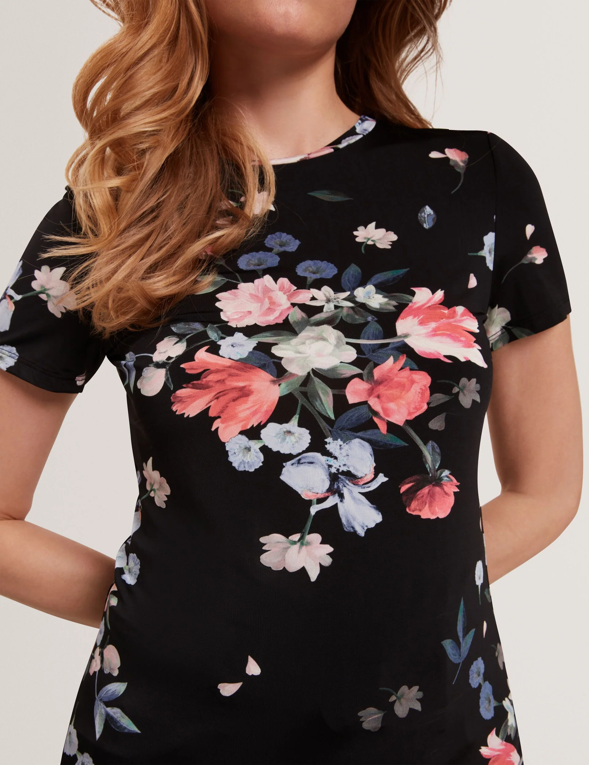 ALLOVER FLORAL T-SHIRT | BLACK - Image 2