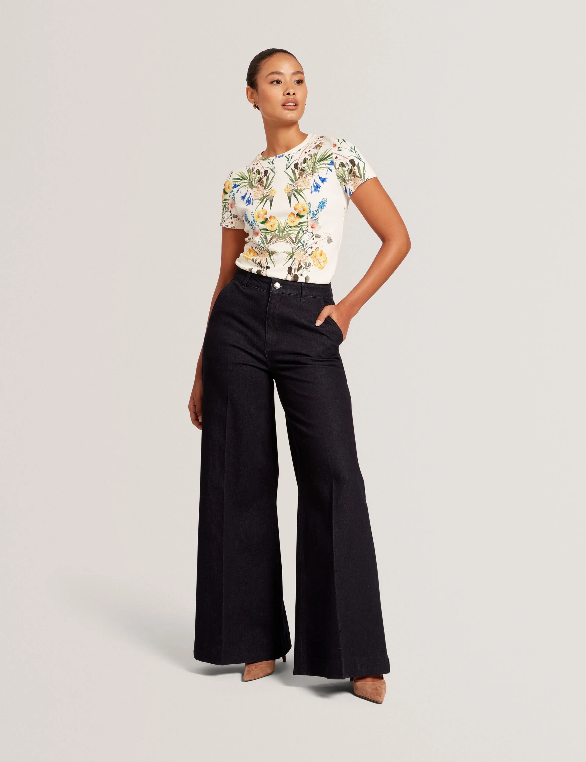ALLOVER FLORAL T-SHIRT | WHITE - Image 2