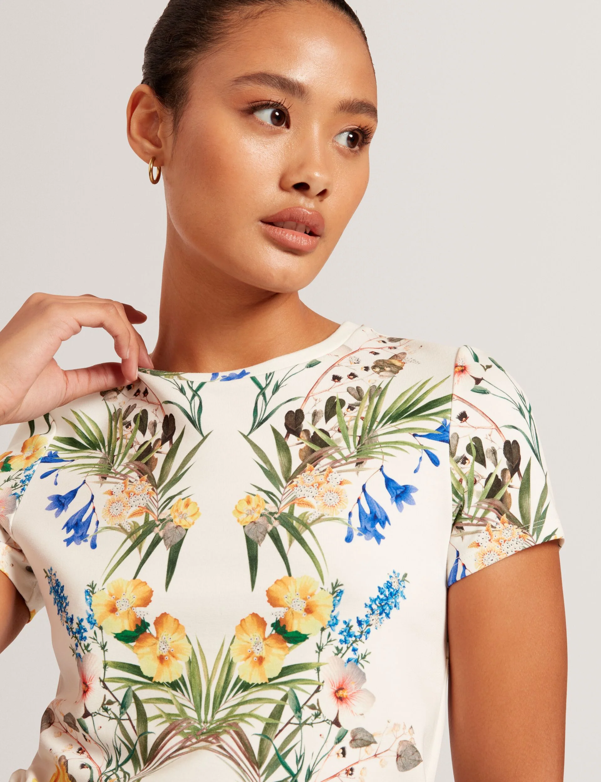 ALLOVER FLORAL T-SHIRT | WHITE - Image 4