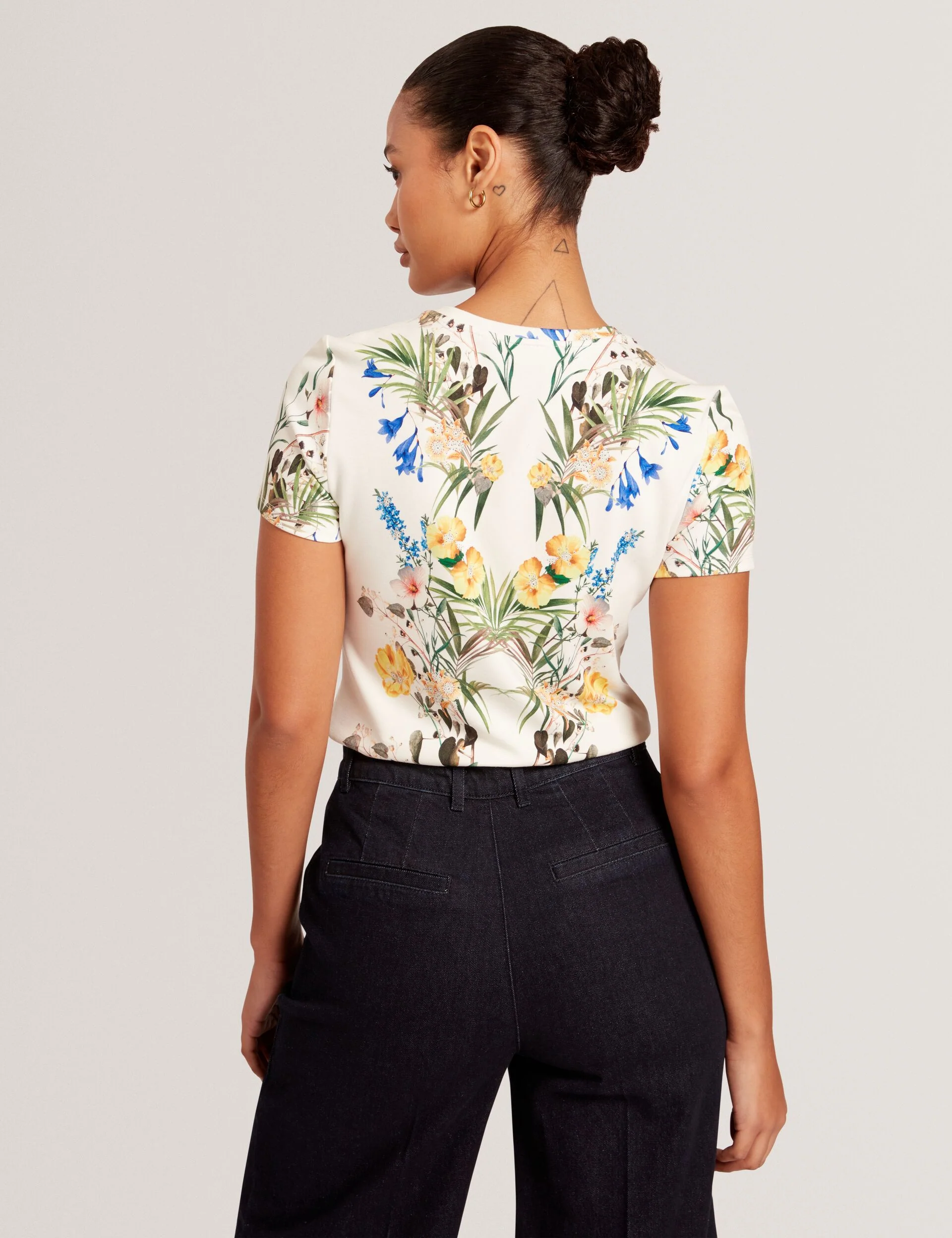 ALLOVER FLORAL T-SHIRT | WHITE - Image 5