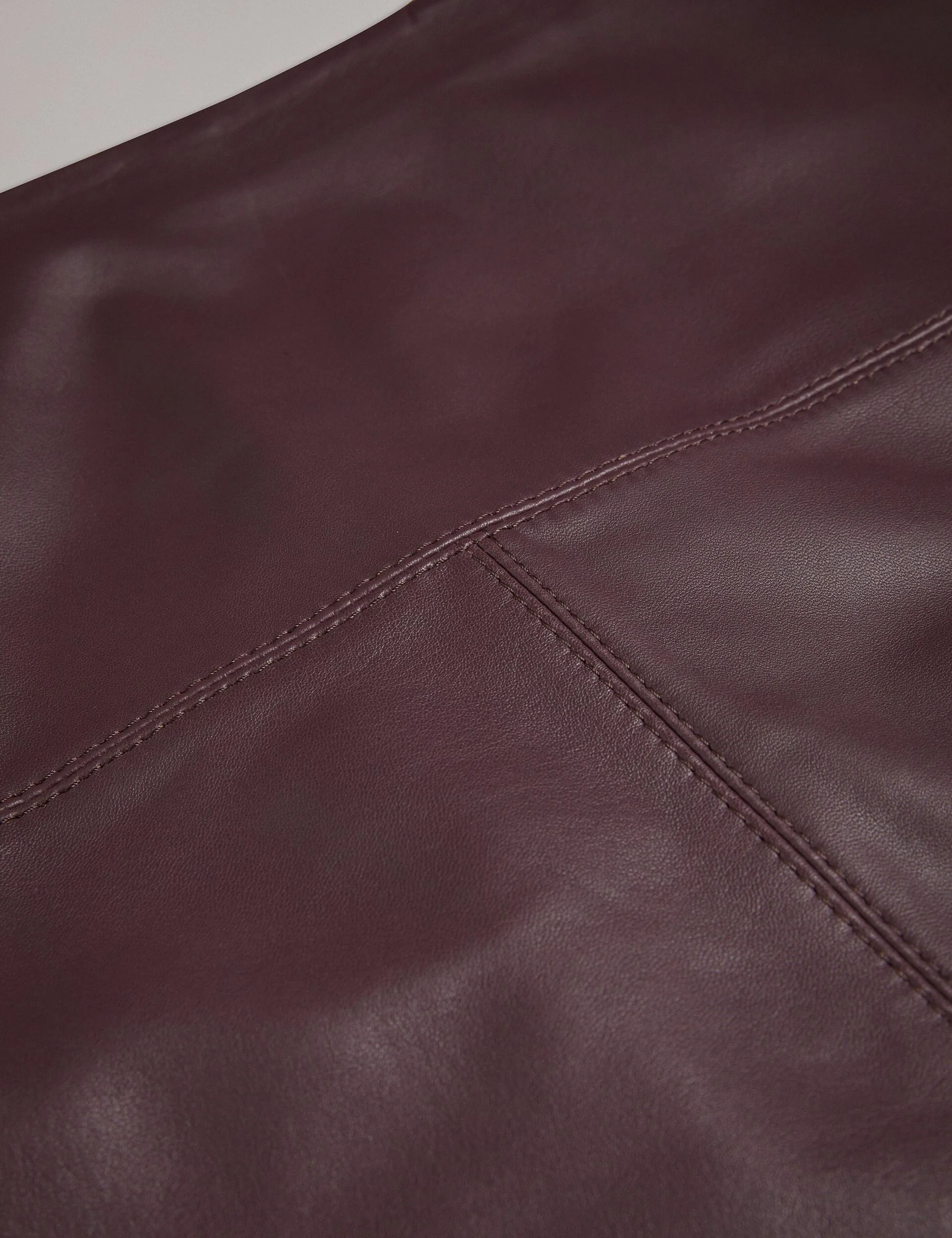 VALIAT | DARK RED - Image 9