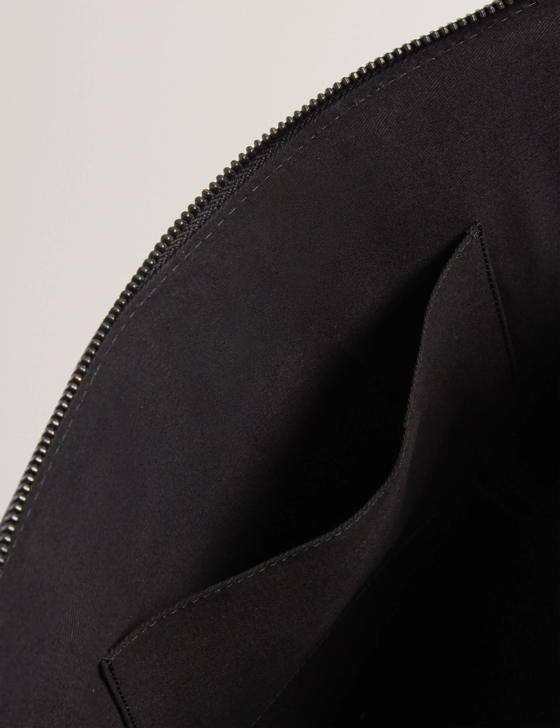 WILTONS | BLACK - Image 5
