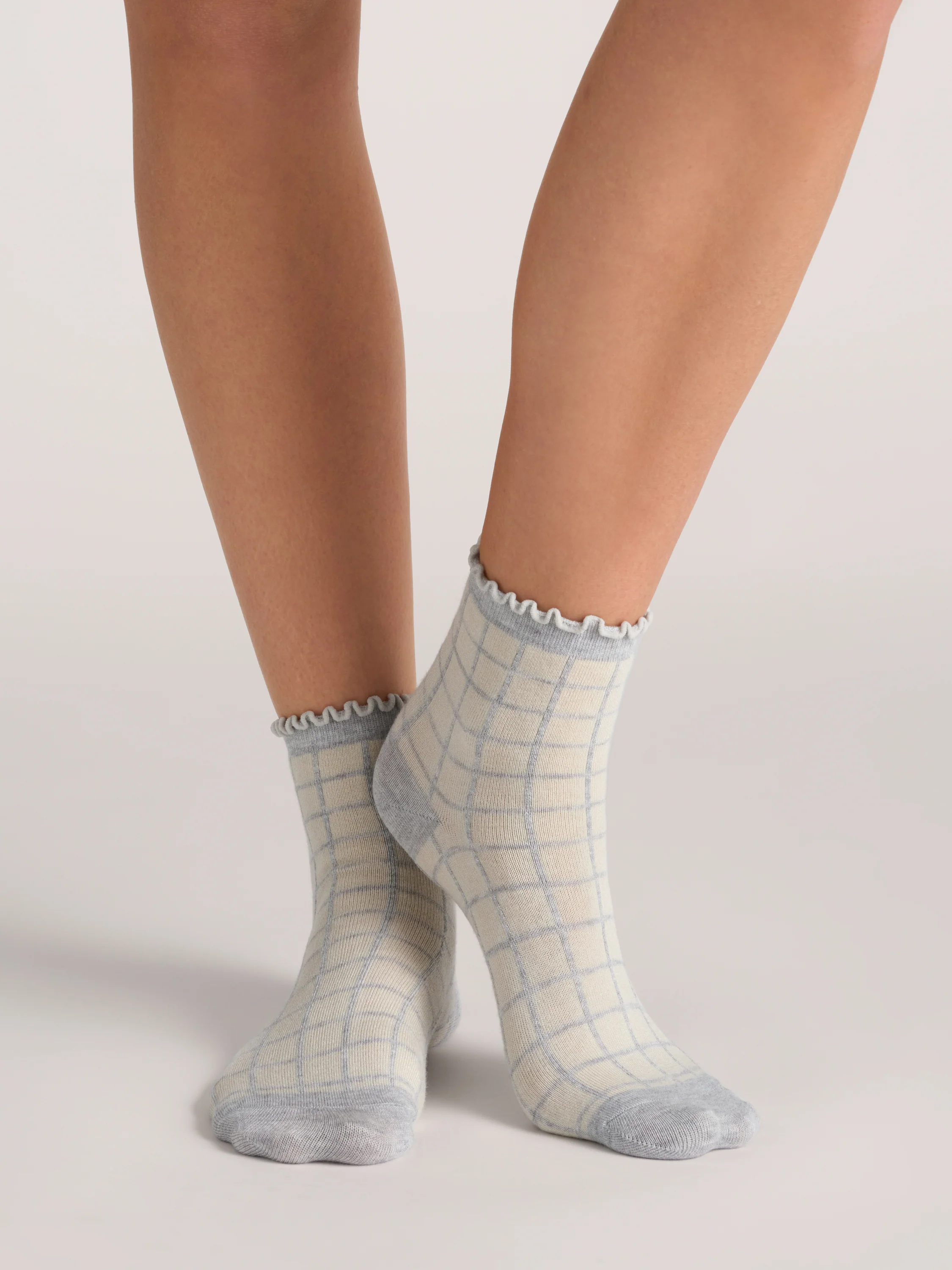 RUFFLE ANKLET | MID GREY - Image 2